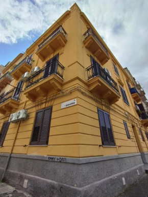 Triscele house